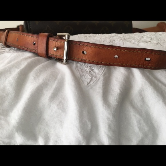 Authentic vintage Louis Vuitton cross body bag. - Picture 6 of 9